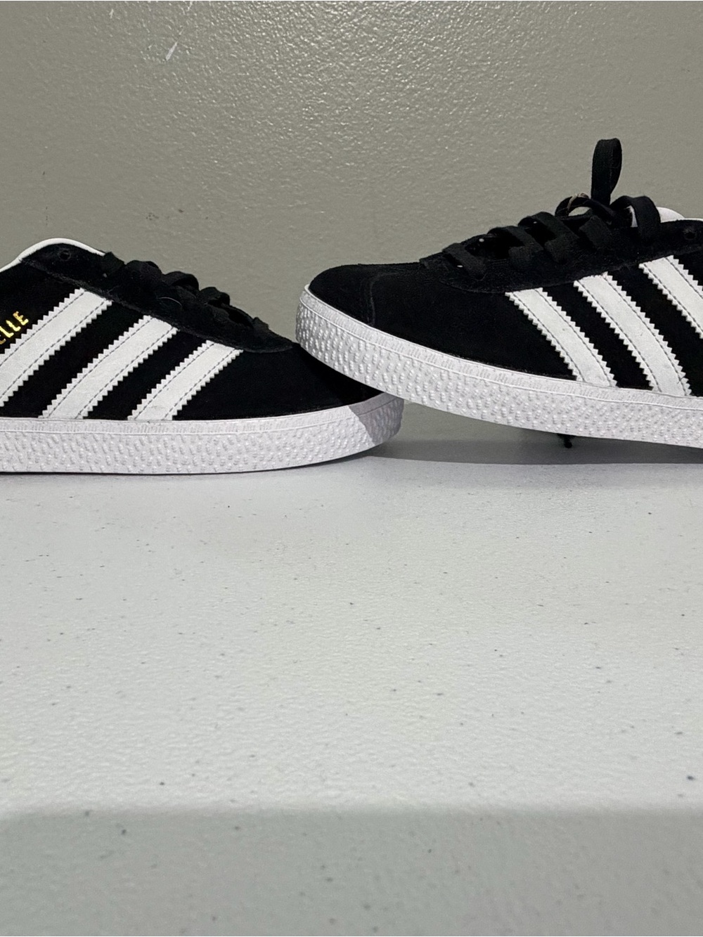 Black and White Sneakers with Brand Tag - Size 210